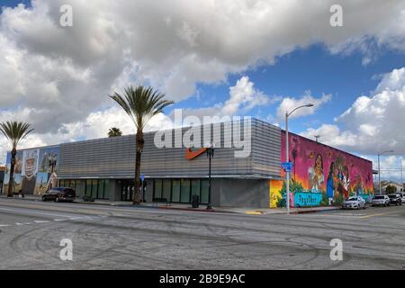 Vue d'ensemble générale du magasin communautaire Nike East Los fermé, le lundi 23 mars 2020, à Los Angeles, au milieu de la pandémie mondiale de coronavirus COVID-19. (Photo par IOS/Espa-Images) Banque D'Images