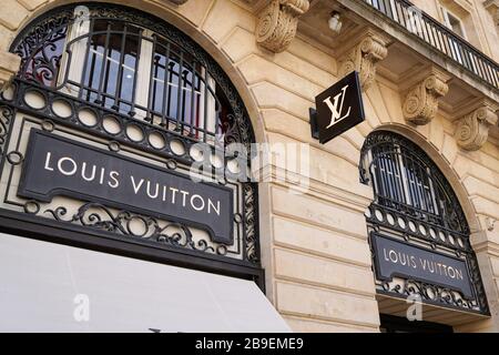 Bordeaux , Aquitaine / France - 09 18 2019 : magasin de panneaux Louis Vuitton Banque D'Images