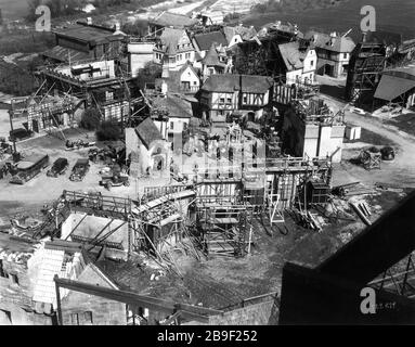 Vue aérienne de Universal Studios Backlot filmant LA MARIÉE DE FRANKENSTEIN 1935 directeur JAMES WHALE Universal Pictures Banque D'Images