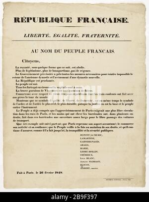 RÉPUBLIQUE FRANÇAISE. LIBERTÉ, ÉGALITÉ, FRATERNITÉ. AU NOM DU PEUPLE FRANÇAIS. Les citoyens, les redevances, sous quelque forme que ce soit, sont supprimés. Révolution de 1848. Jacques-Charles Dupont de l'Eure, Alphonse Lamartine, Louis-Antoine Garnier-Pagès, François Arago, Pierre-Marie de Saint-Georges, Alexandre-Auguste Ledru-Rollin, Adolphe Crémieux, Louis Blanc, Armand Marrast, Ferdinand Flocon, Alexandre-Martin Albert dit l'ouvrier Albert. Fiche du gouvernement réserve de 1848 suite à la chute de la monarchie de juillet. Typographie, 1848. Imprimeur imprimerie nationale. Paris, musée Carnavalet. Banque D'Images