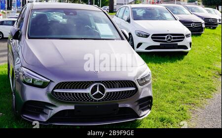 Bordeaux , Aquitaine / France - 10 30 2019 : mercedes benz voitures neuves à la vente louer concessionnaire véhicule de parc Banque D'Images