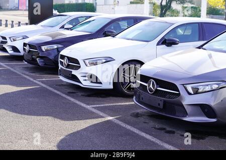 Bordeaux , Aquitaine / France - 12 04 2019 : mercedes benz nouveau modèle à vendre louer concessionnaire véhicule de parc Banque D'Images