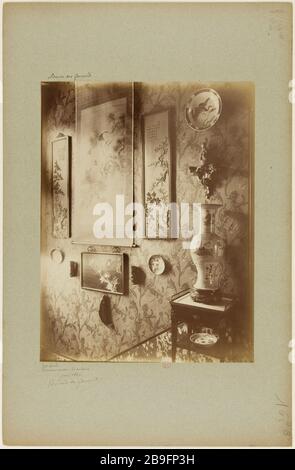 MAISON GONCOURT, 53 BOULEVARD MONTMORENCY HALL PANNEAU CONTRE CUISINE 16ÈME ARRONDISSEMENT Maison des Goncourt, 53 boulevard Montmorency, vestibule, panneau contre la cuisine. Paris, XVIème arr., juin 1886. Photo de Ferdinand Lochard. Paris, musée Carnavalet. Banque D'Images