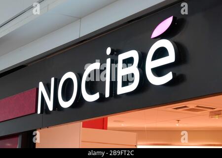 Bordeaux , Aquitaine / France - 09 27 2019 : Nocibe boutique française cosmétiques parfum nocibé logo boutique Banque D'Images