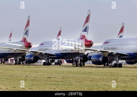 La famille British Airways A 320 a garé à l'aéroport de Glasgow pendant la pandémie de Coronavirus Banque D'Images