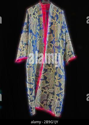 Robe en soie bleue avec motif floral tissé couleur argent et rouge doublure rip, kimono, kimono Vêtements hommes Vêtements de soie épaule w 80,0 manchon, lg w 134,0 162,0 97,0 w bas robe de soie bleu textile avec motif floral tissé couleur argent et rouge doublure défonceuse ; coupe droite ; l'homme robe de chambre robe de chambre kimono déshabillé Banque D'Images