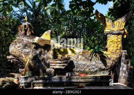 Statue du Temple sur la plage de Sanur, Sanur, Bali, Indonésie. Banque D'Images