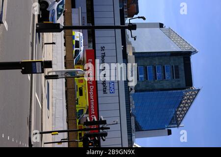 Londres, Royaume-Uni. 24 mars 2020. Première journée de Lockdown à l'hôpital St Thomas de Londres crédit: Londonphotos/Alay Live News Banque D'Images