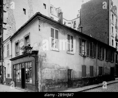 IMMEUBLE DE RUE MARCADET Immeuble rue Marcadet numéro 23, à l'angle de la cité Marcadet. Paris (XVIIIème arr.). Union photographique française, 1906. Paris, musée Carnavalet. Banque D'Images