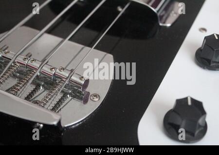 Images d'une guitare prises de près et isolément Banque D'Images