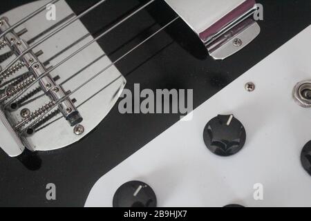 Images d'une guitare prises de près et isolément Banque D'Images