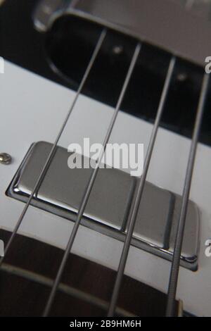 Images d'une guitare prises de près et isolément Banque D'Images