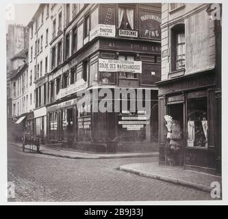 COIN 5 RUE DU lac ET SAINT-DOMINIQUE coin du 5 rue du bac et de la rue Saint-Dominique. Paris (1816-1878), vers 1877. Photo de Charles Marville (1813-1879). Paris, musée Carnavalet. Banque D'Images