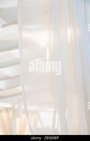 Rideaux transparents blancs et voile ombragé à El Gouna Egypte Banque D'Images
