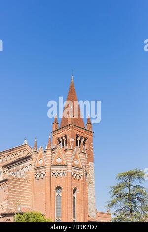 Vérone, Italie , juillet 2019. Santa Maria Antica est une église catholique romaine de Vérone, en Italie. L'église actuelle est de style roman et date de 1185 Banque D'Images