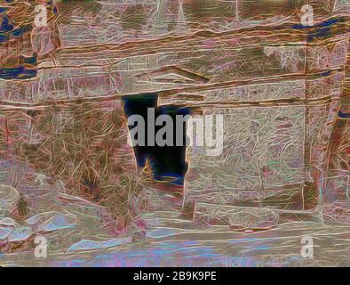 Petra. Siq. Inférieure Porte de type rectiligne montrant un fragment de pédiment incrusté. Dans Siq. Inférieur 1920, Jordanie, Petra (ville éteinte Banque D'Images