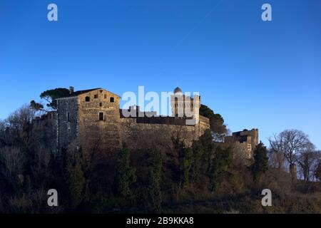 Le château de Maltraverso est une fortification Scaliger sur une colline au-dessus du village de Montebello Vicentino. Province de Vicence, Vénétie, Italie, Europe. Banque D'Images