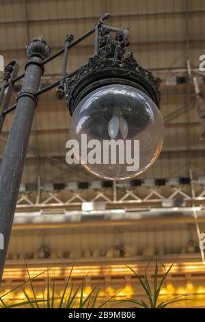 Lampe pour les installations d'éclairage dans une serre en hiver. Banque D'Images