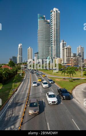 Cinta Costera, Coastal Beltway, Balboa Avenue, Panama City, Panama Banque D'Images