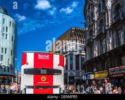 London Tour bus au coeur du West End près de Piccadilly Circus Central London. Le bus d'origine de la société Tour Banque D'Images