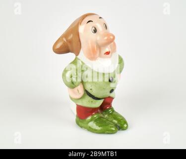 Porte-brosse en porcelaine d'époque Walt Disney blanc neige nain Banque D'Images