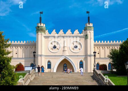 Lublin, Lubelskie / Pologne - 2019/08/18: Façade et entrée principale de la forteresse royale médiévale du château de Lublin dans le quartier historique de la vieille ville Banque D'Images