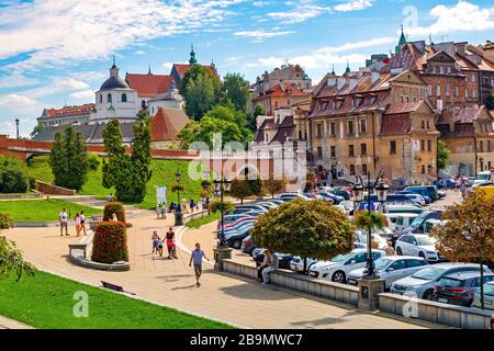 Lublin, Lubelskie / Pologne - 2019/08/18 : vue panoramique sur le centre-ville avec la basilique Saint-Stanislav et la tour Trinitaire dans le quartier historique de la vieille ville Banque D'Images