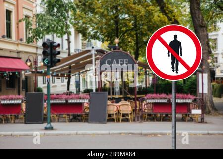 Interdiction de marcher. Quarantaine de l'auto-isolation Banque D'Images