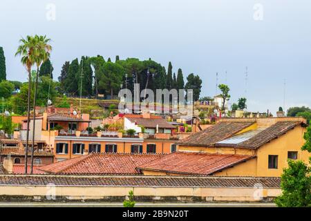 Vue sur le mont Palatin - le centre le plus central des sept collines de Rome et est l'une des parties les plus anciennes de la ville. Rome, Italie Banque D'Images
