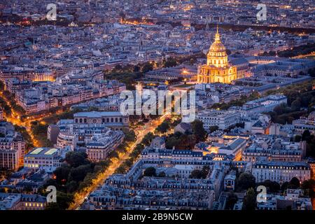 Vue panoramique sur l'église Saint Louis et la ville de Paris, France Banque D'Images