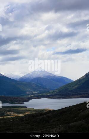 Vue sur Lago Sofía près de la ville de Puerto Natales, Patagonia, Chili, Amérique du Sud Banque D'Images