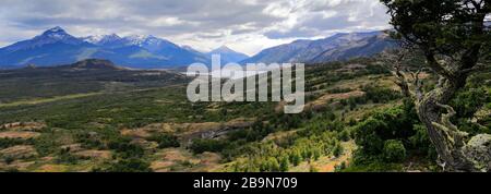 Vue sur Lago Sofía près de la ville de Puerto Natales, Patagonia, Chili, Amérique du Sud Banque D'Images