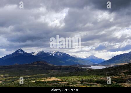 Vue sur Lago Sofía près de la ville de Puerto Natales, Patagonia, Chili, Amérique du Sud Banque D'Images