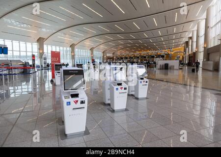 Atlanta, Géorgie – 2 avril 2019 : terminal international à l'aéroport d'Atlanta (ATL) en Géorgie. Banque D'Images