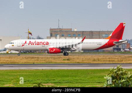 Bogota, Colombie – 30 janvier 2019 : avion Avianca Airbus A321 à l'aéroport de Bogota (BOG) en Colombie. Airbus est une base européenne de constructeurs d'avions Banque D'Images