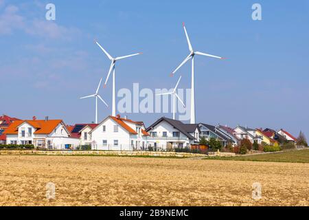 Digital Composing, nouveau domaine immobilier avec éoliennes, centrale éolienne, Bade-Wuerttemberg, Allemagne Banque D'Images