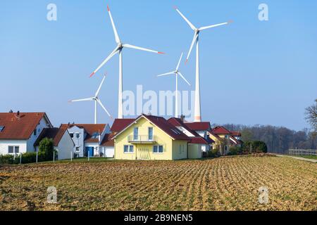 Digital Composing, nouveau domaine immobilier avec éoliennes, centrale éolienne, Bade-Wuerttemberg, Allemagne Banque D'Images