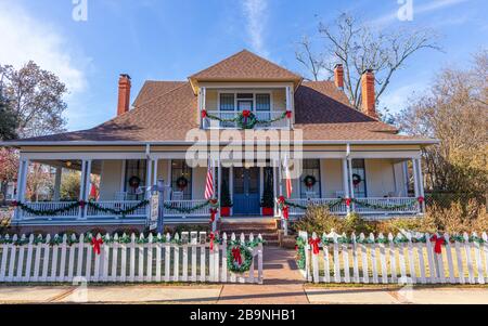 Jefferson, Texas, États-Unis - 16 novembre 2019: Le Kennedy Manor avec des décorations de Noël Banque D'Images