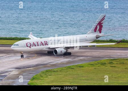 Mahe, Seychelles – 3 février 2020: Qatar Airways Airbus A330 à l'aéroport de Mahe (SEZ) aux Seychelles. Airbus est une entreprise européenne d'avions Banque D'Images