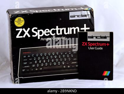 Original Sinclair Spectrum+ ordinateur et boîte, le bème des ordinateurs personnels au Royaume-Uni. Banque D'Images