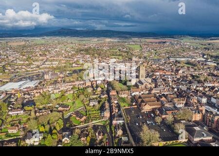 Vue aérienne de haute altitude sur Ludlow au printemps - ville historique de Shropshire, Royaume-Uni Banque D'Images