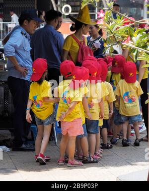 Enfants d'école à Hanoi, Nord Vietnam. Banque D'Images