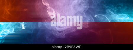 Œuvres abstraites de fumée. Papier peint tendance. Les couleurs d'encre sont étonnamment lumineuses, translucides, fluides et sèches rapidement Banque D'Images