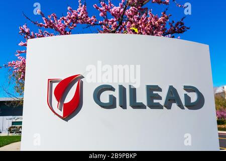 Gilead signe au siège social dans la Silicon Valley. Gilead Sciences, Inc. Est une société américaine de biotechnologie qui effectue des recherches, développe et commercialise Banque D'Images