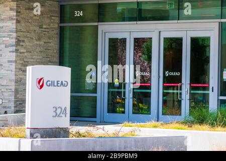 Gilead signe au siège social dans la Silicon Valley. Gilead Sciences, Inc. Est une société américaine de biotechnologie qui effectue des recherches, développe et commercialise Banque D'Images