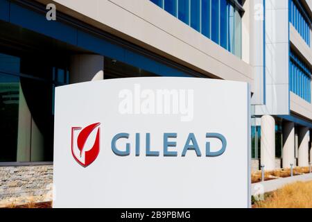 Gilead signe au siège social dans la Silicon Valley. Gilead Sciences, Inc. Est une société américaine de biotechnologie qui effectue des recherches, développe et commercialise Banque D'Images