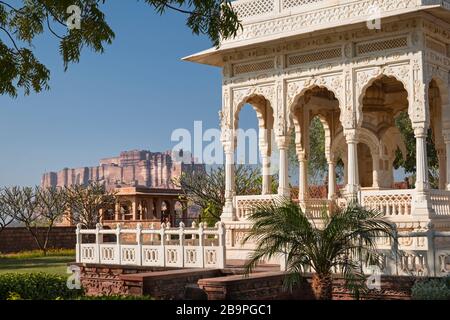 Vue sur le fort Mehrangarh de Jaswant Thada Jodhpur Rajasthan Inde Banque D'Images