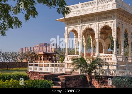 Vue sur le fort Mehrangarh de Jaswant Thada Jodhpur Rajasthan Inde Banque D'Images