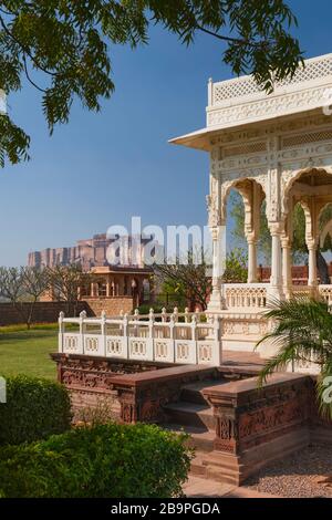 Vue sur le fort Mehrangarh de Jaswant Thada Jodhpur Rajasthan Inde Banque D'Images