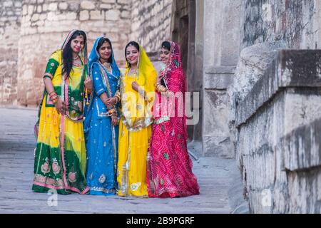 Indiennes Mesdames Mehrangarh fort Jodhpur Rajasthan Inde Banque D'Images